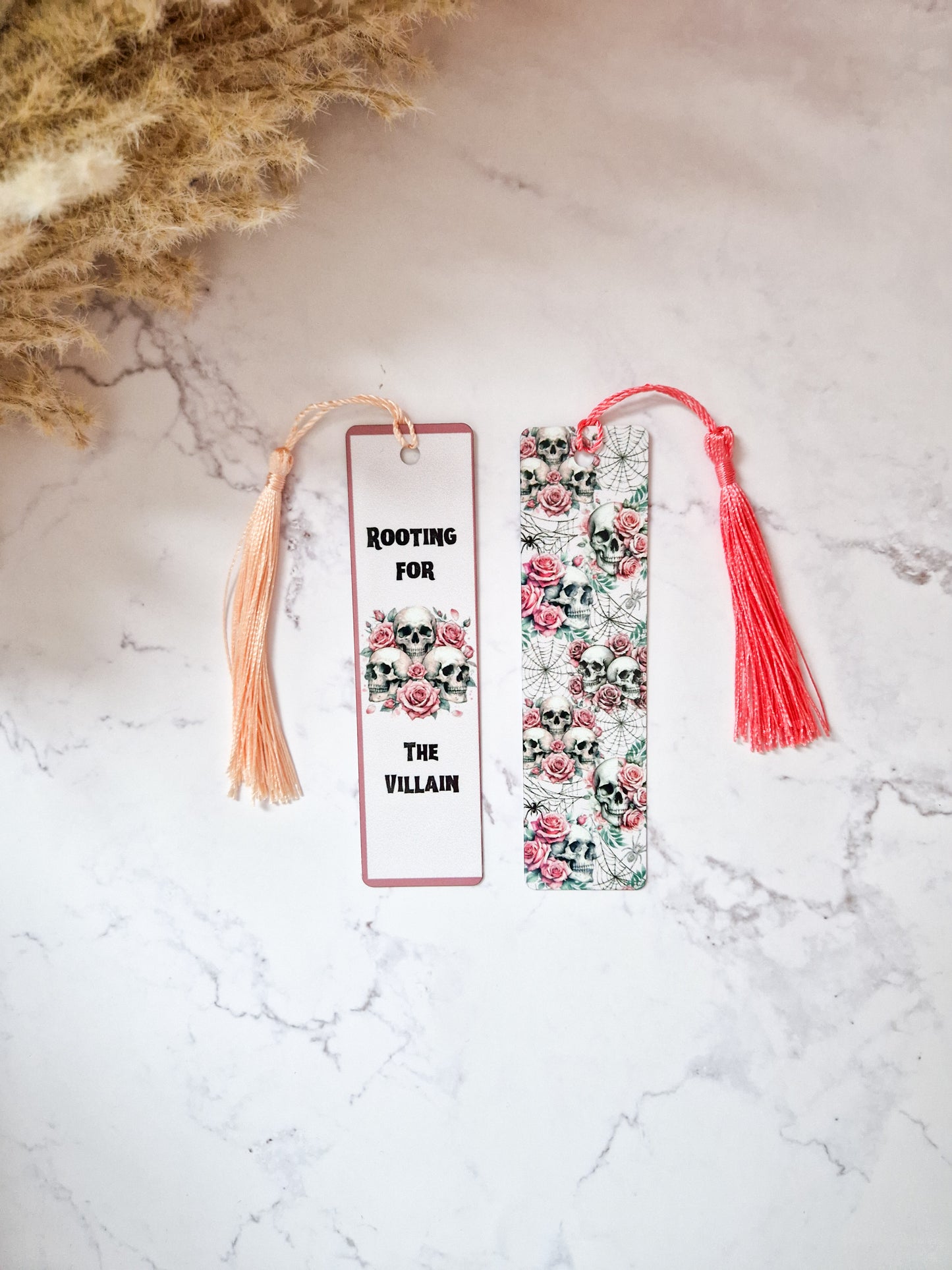 Bookmark 'Skulls and Roses'