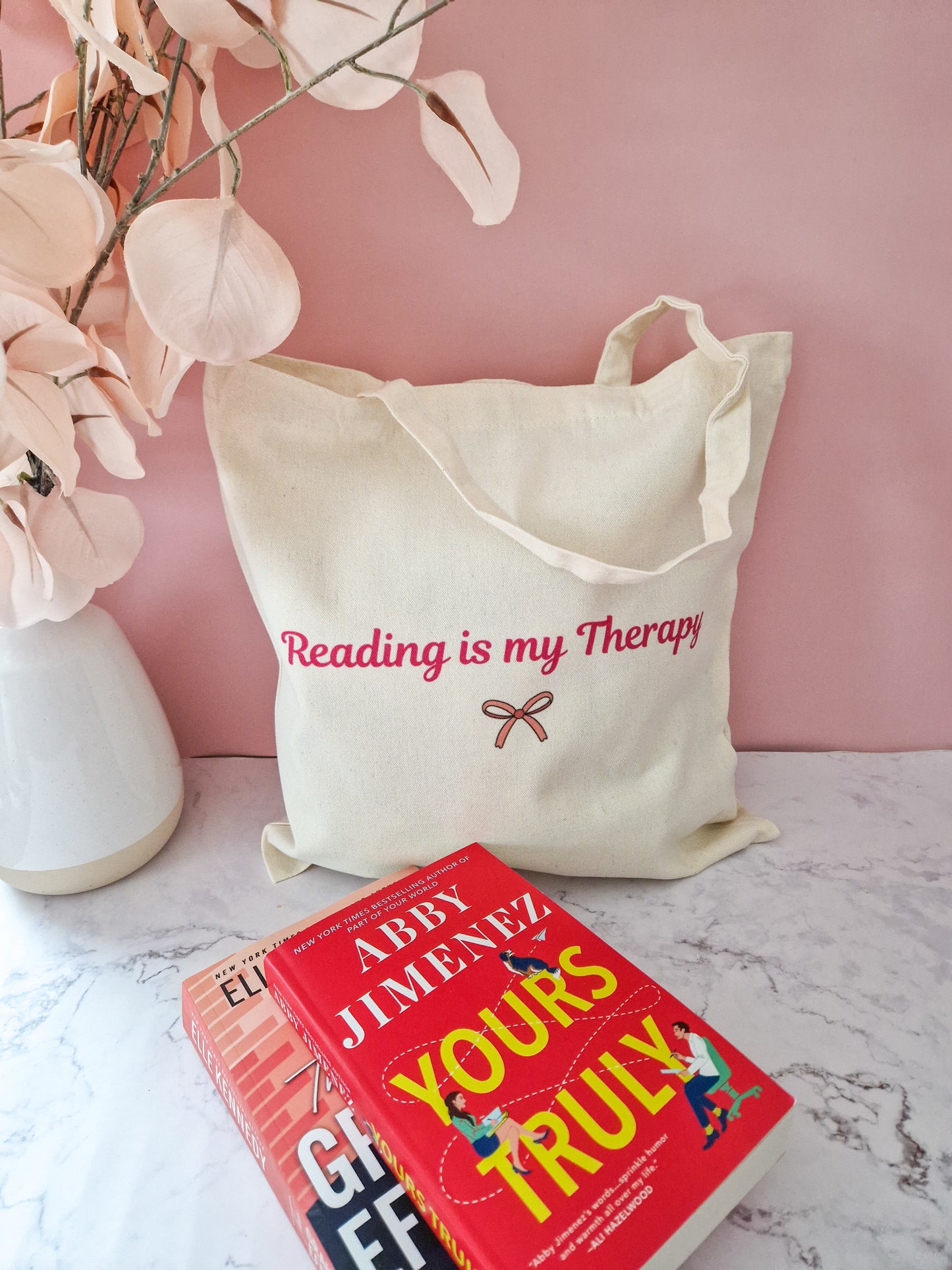 Canvas bag 'Reading is my therapy '
